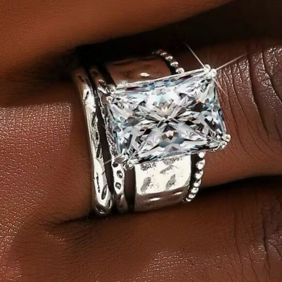 🩶 New Elegant Handcrafted Silver Artisan Ring with CZ Gemstone 🩶 - Picture 3 of 5